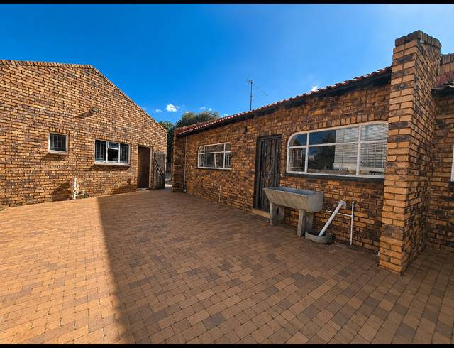 3 BEDROOM HOUSE FOR SALE IN ARCON PARK